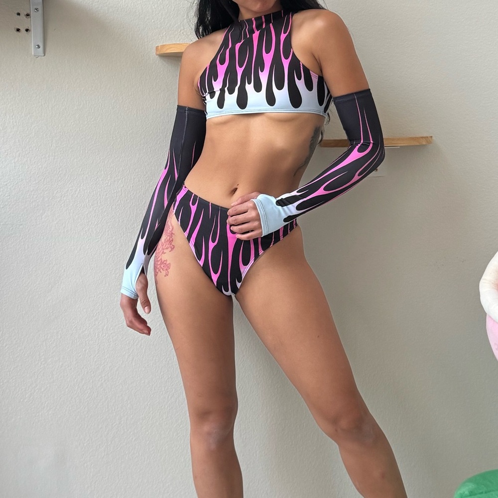 BADINKA Pink Flame Print Set with Sleeves